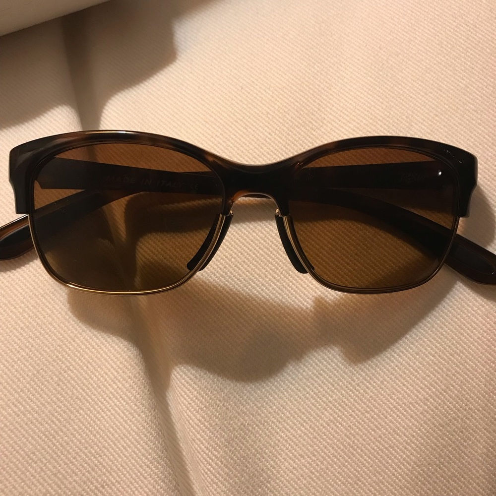 Oakley Tortoise Gold Tone Sunglasses Polarized